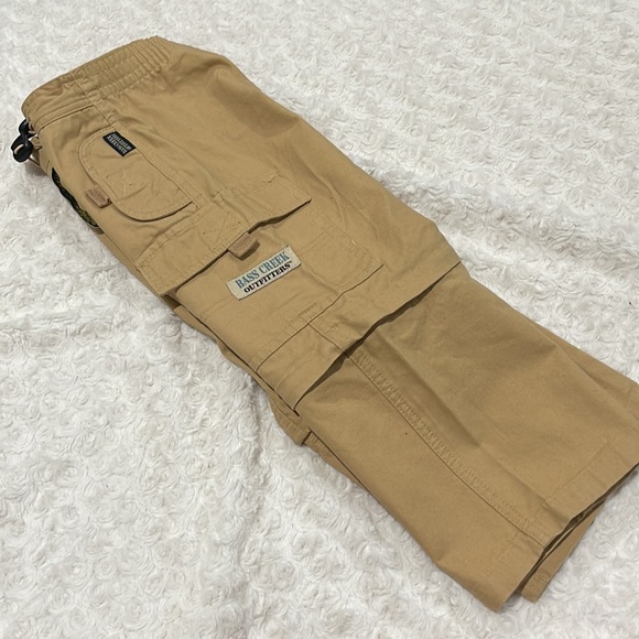 Like new BASS CREEK OUTFITTERS KHAKI PANT CONVERTIBLE SIZE 3T. - Picture 2 of 9